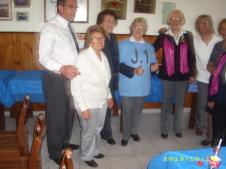 Nuestra compañera estrena las nuevas remeras del Club 