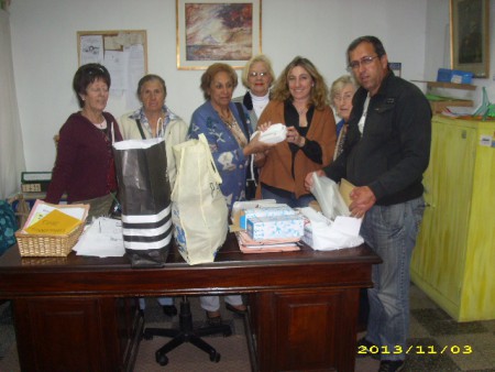 Donamos a la escuela 198 de ciegos y baja visión  un comunicador el traslado para los niños a la sala de grabaciones y objetos  varios 