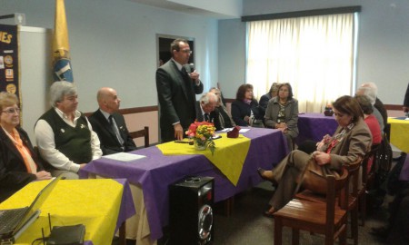 Nuestro jefe de zona llevando a cabo la reunion