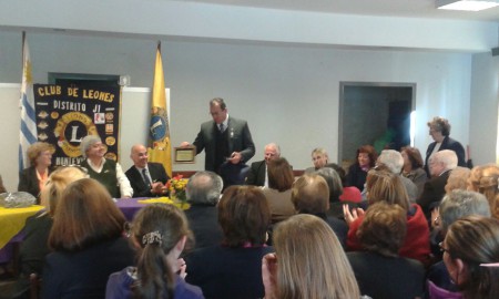 Nuestro jefe de zona Sergio recibiendo un reconocimiento por su gestion